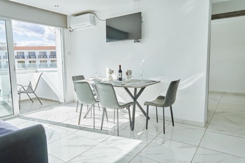 Nissi Avenue Suites — photo 13 of 41